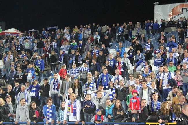 Kibice siedzieli na schodach (dużo zdjęć)