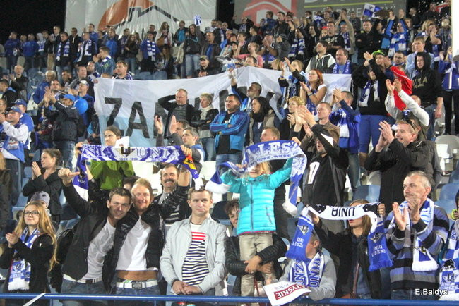 Kibice siedzieli na schodach (dużo zdjęć)