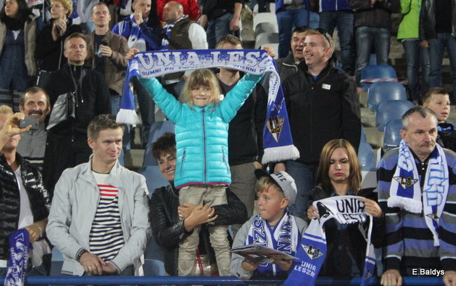 Kibice siedzieli na schodach (dużo zdjęć)