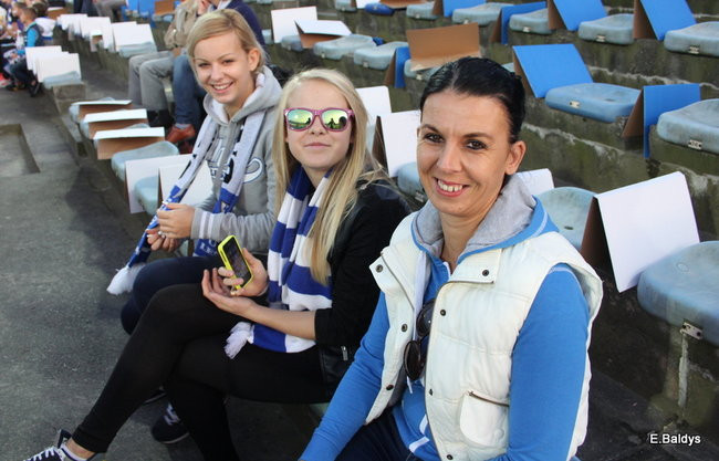 Kibice siedzieli na schodach (dużo zdjęć)