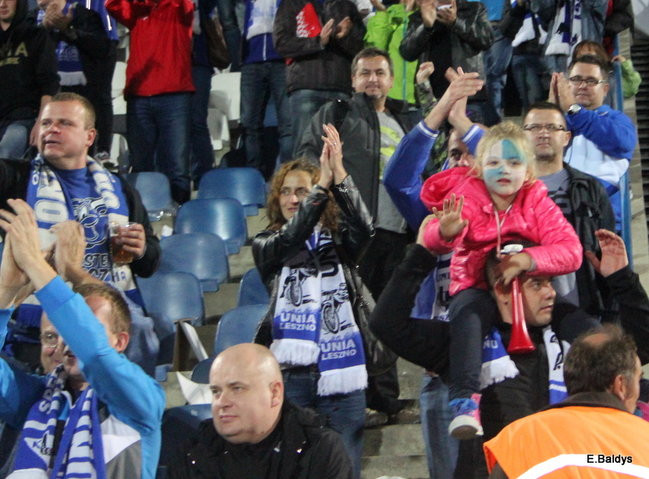 Kibice siedzieli na schodach (dużo zdjęć)