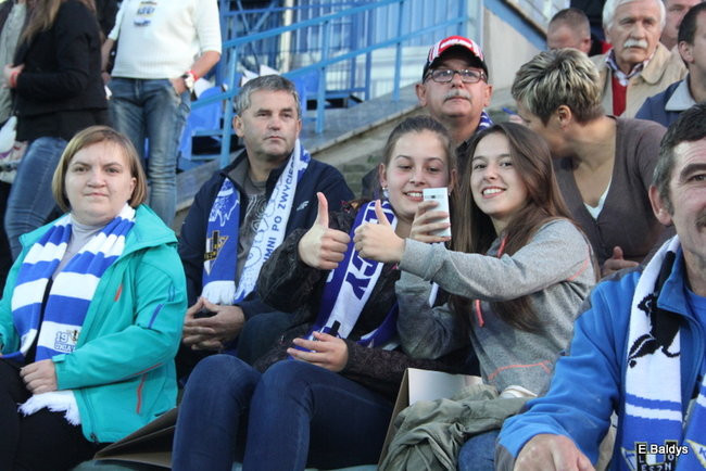 Kibice siedzieli na schodach (dużo zdjęć)