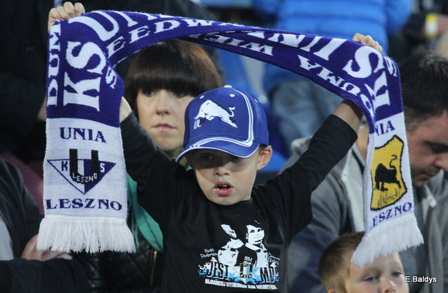 Kibice siedzieli na schodach (dużo zdjęć)