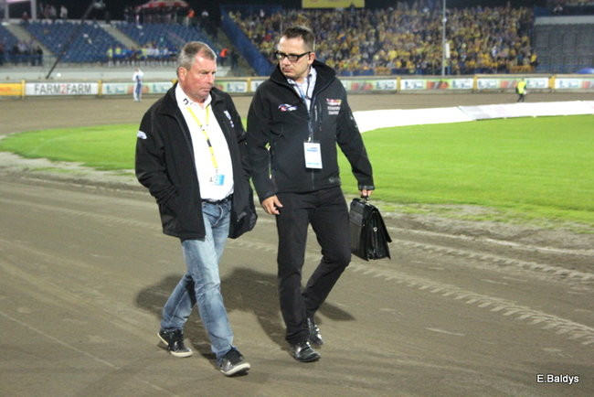 Kibice siedzieli na schodach (dużo zdjęć)