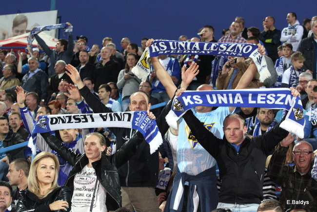 Kibice siedzieli na schodach (dużo zdjęć)