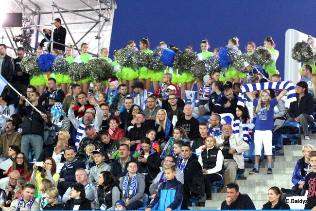 Kibice siedzieli na schodach (dużo zdjęć)