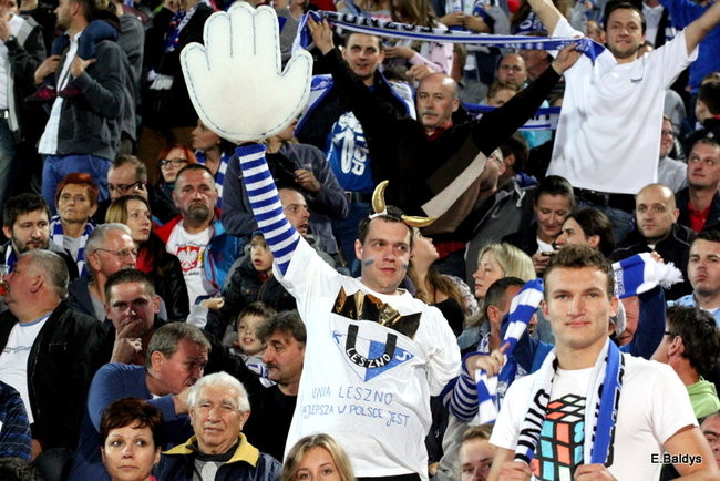 Kibice siedzieli na schodach (dużo zdjęć)