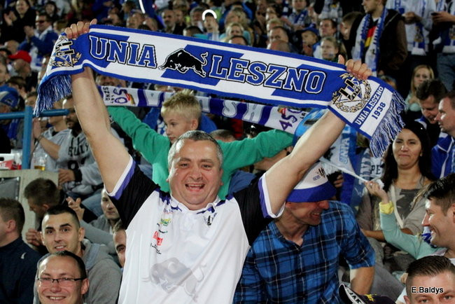 Kibice siedzieli na schodach (dużo zdjęć)