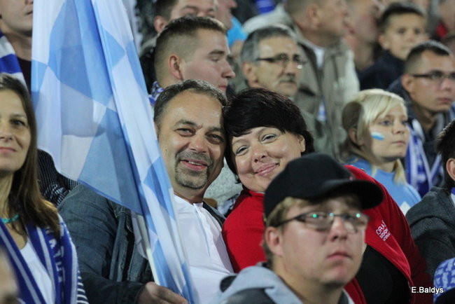 Kibice siedzieli na schodach (dużo zdjęć)