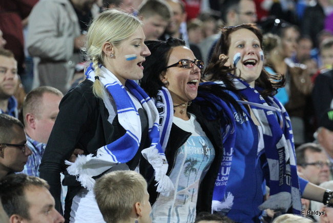 Kibice siedzieli na schodach (dużo zdjęć)