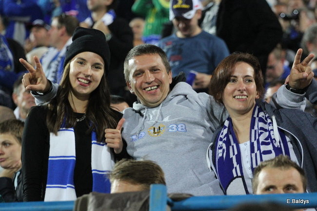 Kibice siedzieli na schodach (dużo zdjęć)