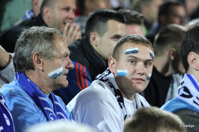 Kibice siedzieli na schodach (dużo zdjęć)