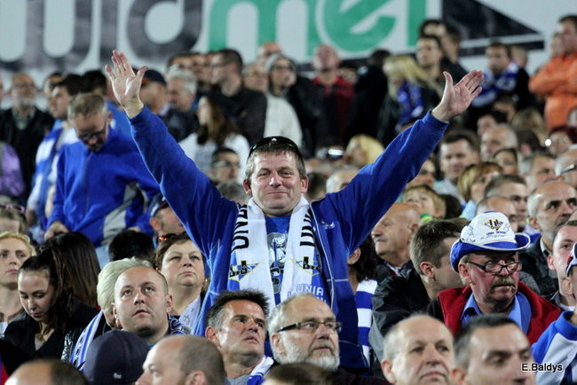 Kibice siedzieli na schodach (dużo zdjęć)