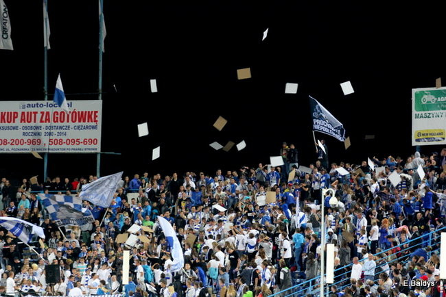 Kibice siedzieli na schodach (dużo zdjęć)