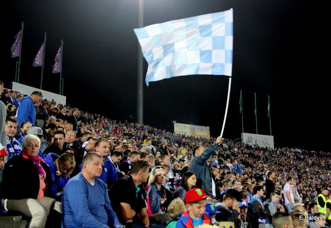 Kibice siedzieli na schodach (dużo zdjęć)