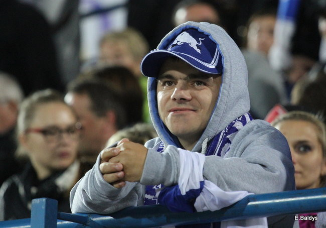 Kibice siedzieli na schodach (dużo zdjęć)