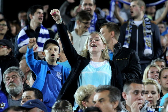 Kibice siedzieli na schodach (dużo zdjęć)