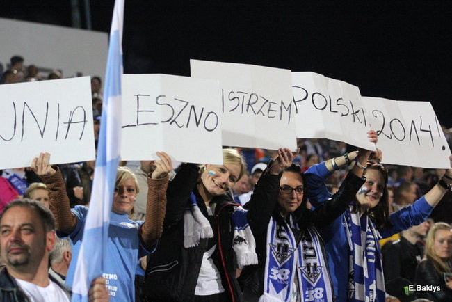 Kibice siedzieli na schodach (dużo zdjęć)