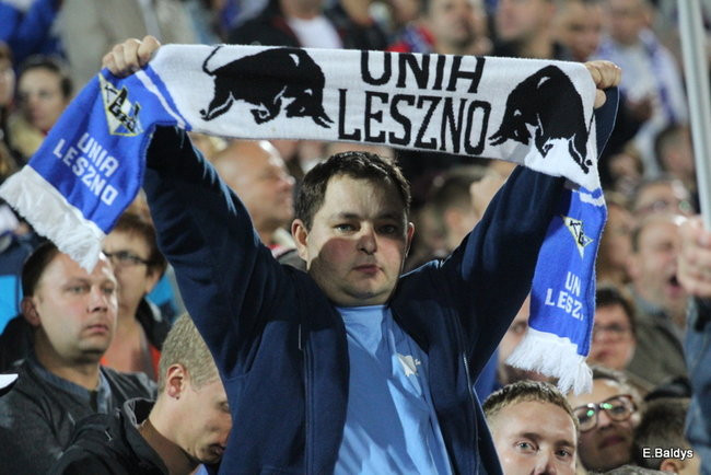 Kibice siedzieli na schodach (dużo zdjęć)