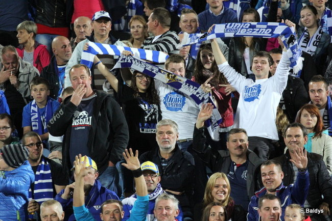 Kibice siedzieli na schodach (dużo zdjęć)