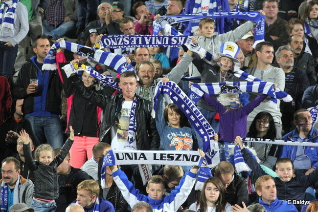 Kibice siedzieli na schodach (dużo zdjęć)