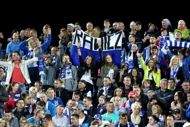 Kibice siedzieli na schodach (dużo zdjęć)