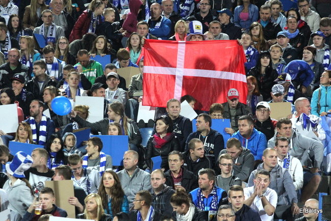 Kibice siedzieli na schodach (dużo zdjęć)