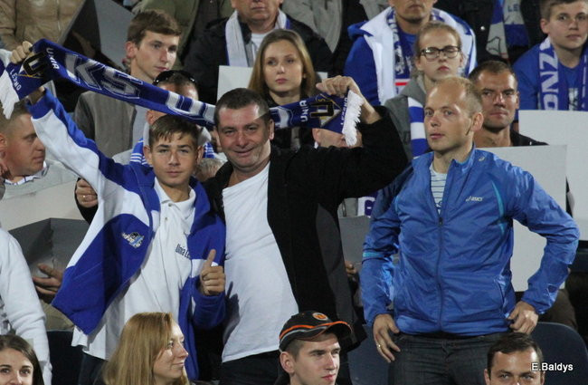 Kibice siedzieli na schodach (dużo zdjęć)