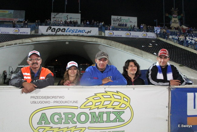 Kibice siedzieli na schodach (dużo zdjęć)