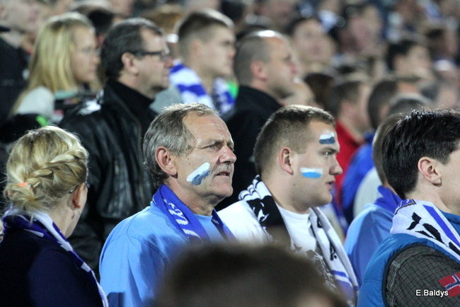 Kibice siedzieli na schodach (dużo zdjęć)