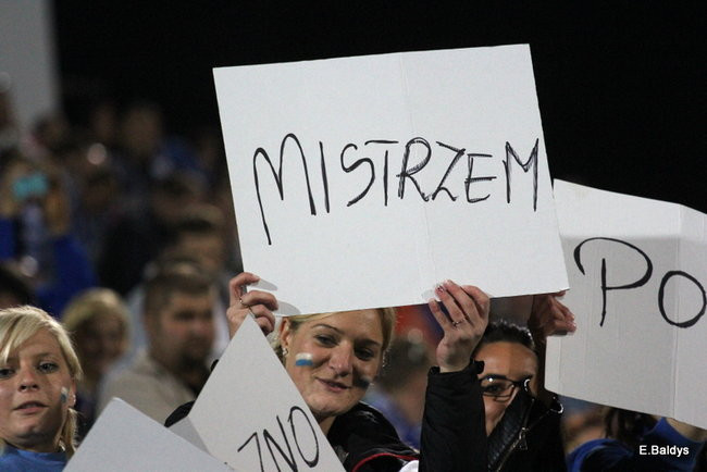 Kibice siedzieli na schodach (dużo zdjęć)