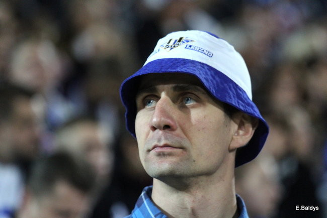 Kibice siedzieli na schodach (dużo zdjęć)