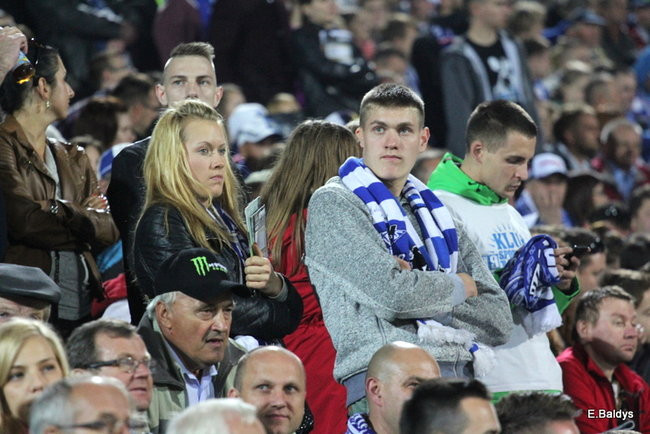 Kibice siedzieli na schodach (dużo zdjęć)