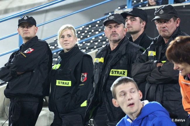 Kibice siedzieli na schodach (dużo zdjęć)