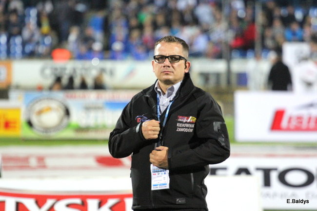 Kibice siedzieli na schodach (dużo zdjęć)