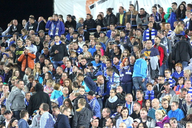 Kibice siedzieli na schodach (dużo zdjęć)