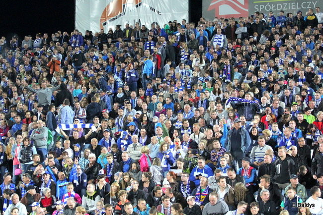 Kibice siedzieli na schodach (dużo zdjęć)