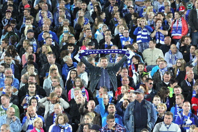 Kibice siedzieli na schodach (dużo zdjęć)