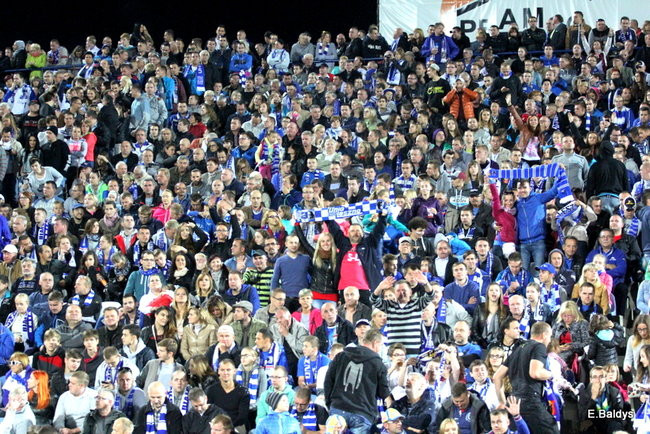 Kibice siedzieli na schodach (dużo zdjęć)