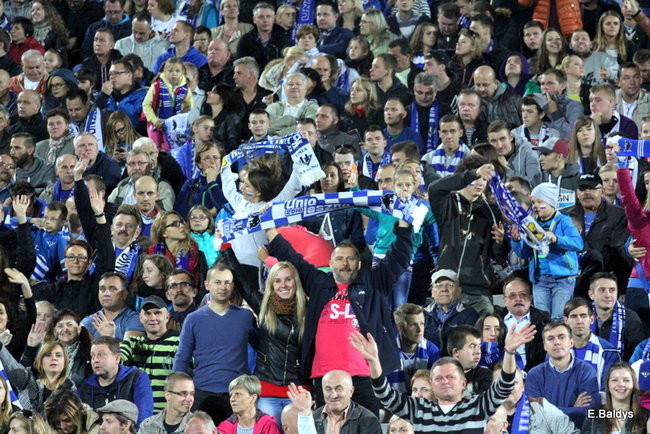 Kibice siedzieli na schodach (dużo zdjęć)