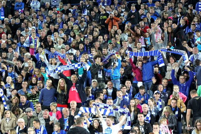 Kibice siedzieli na schodach (dużo zdjęć)