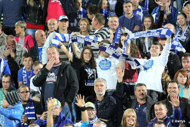 Kibice siedzieli na schodach (dużo zdjęć)