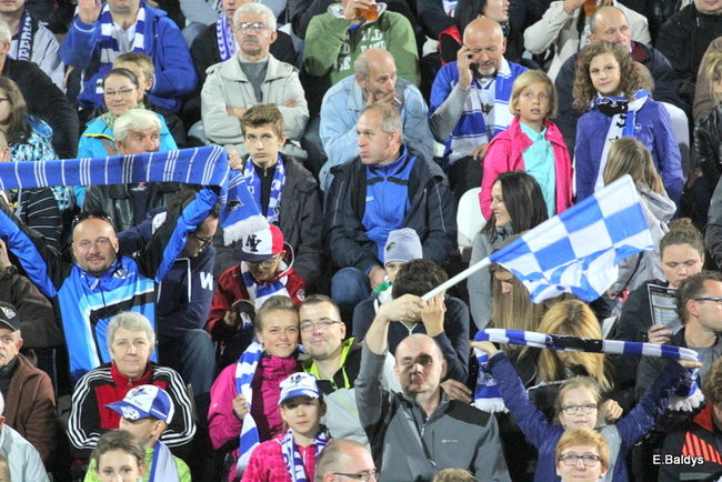 Kibice siedzieli na schodach (dużo zdjęć)