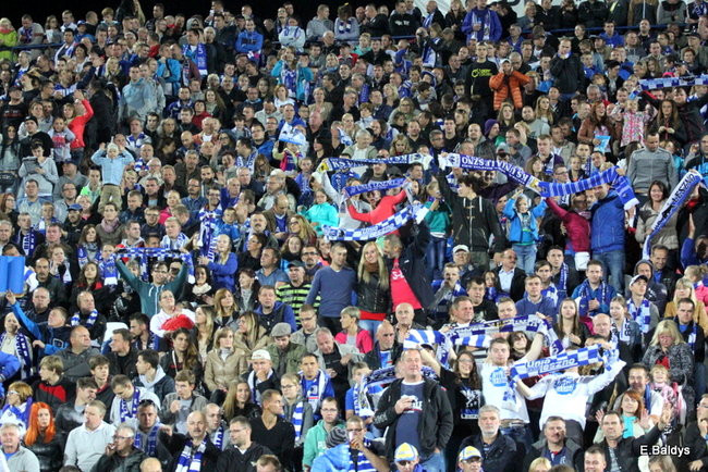 Kibice siedzieli na schodach (dużo zdjęć)