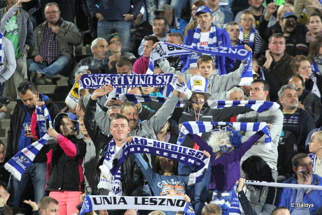 Kibice siedzieli na schodach (dużo zdjęć)