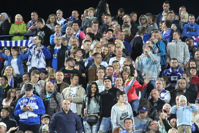 Kibice siedzieli na schodach (dużo zdjęć)