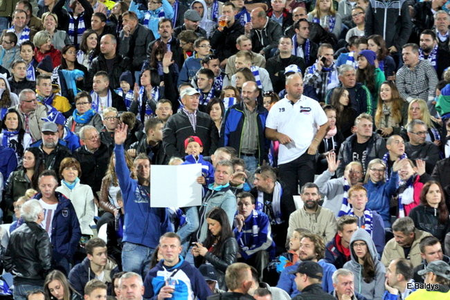 Kibice siedzieli na schodach (dużo zdjęć)