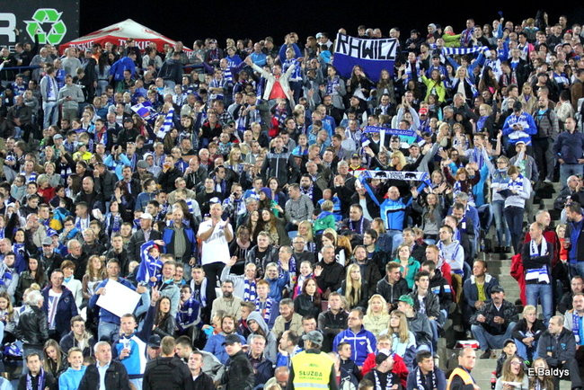 Kibice siedzieli na schodach (dużo zdjęć)