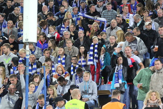 Kibice siedzieli na schodach (dużo zdjęć)