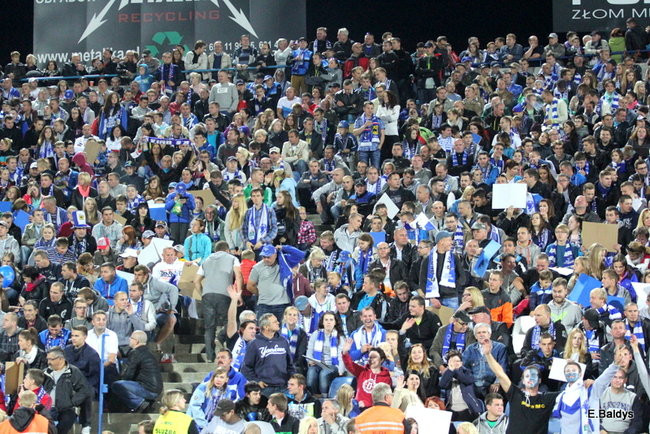 Kibice siedzieli na schodach (dużo zdjęć)